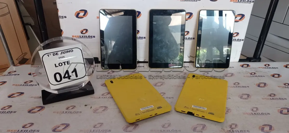 LOTE 041 - 05 TABLETS MARCA CCE PARA RETIRADA DE PEÇAS. (NO ESTADO) ATENÇÃO! FAZER A VISITAÇÃO ANTES DE ARREMATAR, NÃO SABEMOS SE FUNCIONA, LEILÃO NÃO TEM GARANTIA E NEM DEVOLUÇÃO, SUJEITO A POSSÍVEIS AVARIAS VISÍVEIS/OCULTAS E/OU AUSÊNCIA DE COMPONENTES.