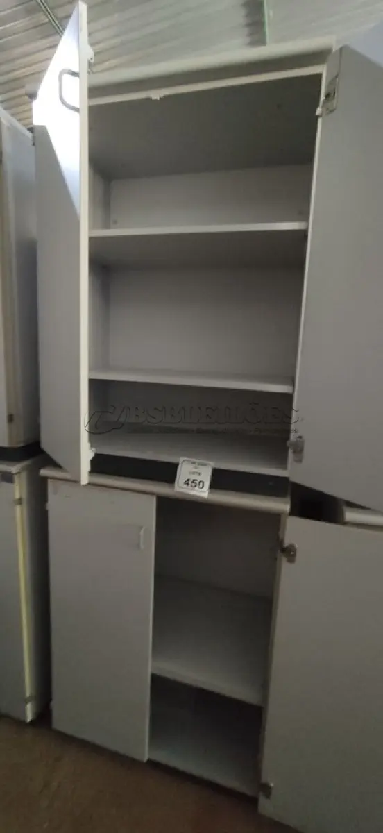 LOTE 450 - 02 ARMÁRIOS EM MADEIRA COM 02 PORTAS. (NO ESTADO) ATENÇÃO! FAZER A VISITAÇÃO ANTES DE ARREMATAR, NÃO SABEMOS SE FUNCIONA, LEILÃO NÃO TEM GARANTIA E NEM DEVOLUÇÃO, SUJEITO A POSSÍVEIS AVARIAS VISÍVEIS/OCULTAS E/OU AUSÊNCIA DE COMPONENTES.