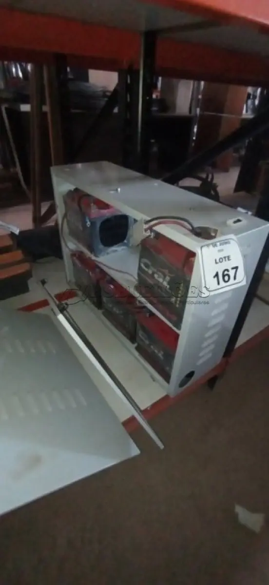 LOTE 167 - 01 BANCO DE BATERIAS COM 06 BATERIAS ESTACIONÁRIAS MARCA CRAL. (NO ESTADO) ATENÇÃO! FAZER A VISITAÇÃO ANTES DE ARREMATAR, NÃO SABEMOS SE FUNCIONA, LEILÃO NÃO TEM GARANTIA E NEM DEVOLUÇÃO, SUJEITO A POSSÍVEIS AVARIAS VISÍVEIS/OCULTAS E/OU AUSÊNCIA DE COMPONENTES.