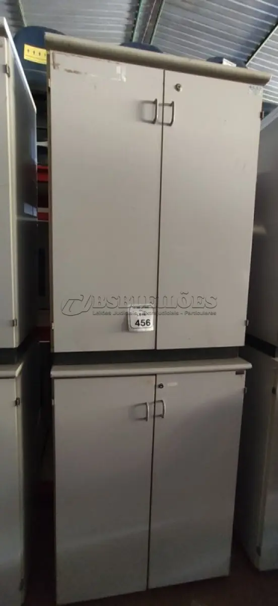 LOTE 456 - 02 ARMÁRIOS EM MADEIRA COM 02 PORTAS. (NO ESTADO) ATENÇÃO! FAZER A VISITAÇÃO ANTES DE ARREMATAR, NÃO SABEMOS SE FUNCIONA, LEILÃO NÃO TEM GARANTIA E NEM DEVOLUÇÃO, SUJEITO A POSSÍVEIS AVARIAS VISÍVEIS/OCULTAS E/OU AUSÊNCIA DE COMPONENTES.