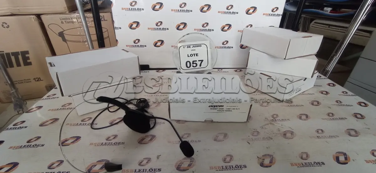 LOTE 057 - 06 HEADSETS. (NO ESTADO) ATENÇÃO! FAZER A VISITAÇÃO ANTES DE ARREMATAR, NÃO SABEMOS SE FUNCIONA, LEILÃO NÃO TEM GARANTIA E NEM DEVOLUÇÃO, SUJEITO A POSSÍVEIS AVARIAS VISÍVEIS/OCULTAS E/OU AUSÊNCIA DE COMPONENTES.