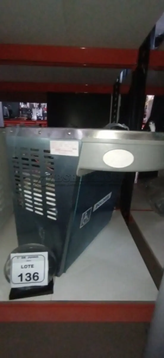 LOTE 136 - 01 BEBEDOURO DE PAREDE EM INOX. (NO ESTADO) ATENÇÃO! FAZER A VISITAÇÃO ANTES DE ARREMATAR, NÃO SABEMOS SE FUNCIONA, LEILÃO NÃO TEM GARANTIA E NEM DEVOLUÇÃO, SUJEITO A POSSÍVEIS AVARIAS VISÍVEIS/OCULTAS E/OU AUSÊNCIA DE COMPONENTES.