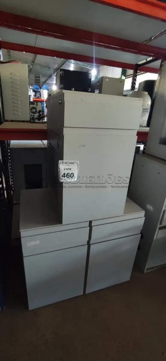 LOTE 460 - 03 ARMÁRIOS PARA CPU COM 01 PORTA E 01 GAVETA. (NO ESTADO) ATENÇÃO! FAZER A VISITAÇÃO ANTES DE ARREMATAR, NÃO SABEMOS SE FUNCIONA, LEILÃO NÃO TEM GARANTIA E NEM DEVOLUÇÃO, SUJEITO A POSSÍVEIS AVARIAS VISÍVEIS/OCULTAS E/OU AUSÊNCIA DE COMPONENTES.