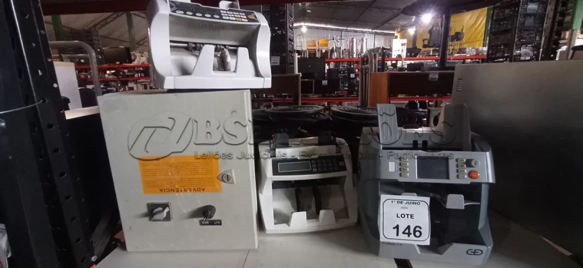 LOTE 146 - 01 QUADRO ELÉTRICO E 03 MÁQUINAS DE CONTAR CÉDULAS DE MARCAS E MODELOS DIVERSOS. (NO ESTADO) ATENÇÃO! FAZER A VISITAÇÃO ANTES DE ARREMATAR, NÃO SABEMOS SE FUNCIONA, LEILÃO NÃO TEM GARANTIA E NEM DEVOLUÇÃO, SUJEITO A POSSÍVEIS AVARIAS VISÍVEIS/OCULTAS E/OU AUSÊNCIA DE COMPONENTES.