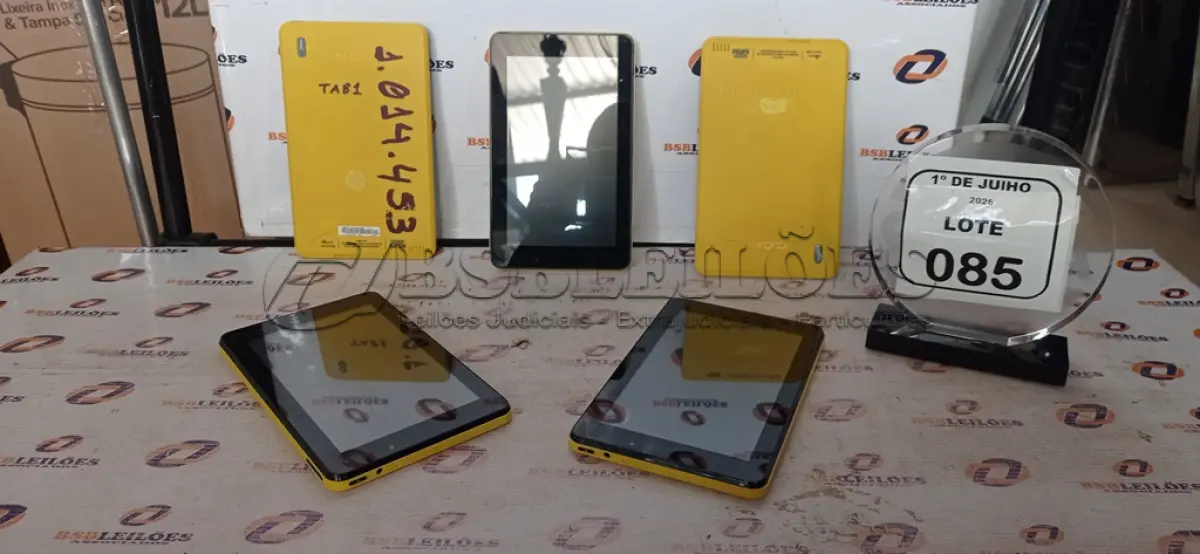 LOTE 085 - 05 TABLETS MARCA CCE PARA RETIRADA DE PEÇAS. (NO ESTADO) ATENÇÃO! FAZER A VISITAÇÃO ANTES DE ARREMATAR, NÃO SABEMOS SE FUNCIONA, LEILÃO NÃO TEM GARANTIA E NEM DEVOLUÇÃO, SUJEITO A POSSÍVEIS AVARIAS VISÍVEIS/OCULTAS E/OU AUSÊNCIA DE COMPONENTES.