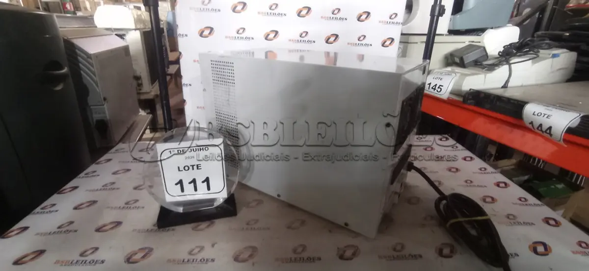 LOTE 111 - 01 NOBREAK DE 2KVA. (NO ESTADO) ATENÇÃO! FAZER A VISITAÇÃO ANTES DE ARREMATAR, NÃO SABEMOS SE FUNCIONA, LEILÃO NÃO TEM GARANTIA E NEM DEVOLUÇÃO, SUJEITO A POSSÍVEIS AVARIAS VISÍVEIS/OCULTAS E/OU AUSÊNCIA DE COMPONENTES.