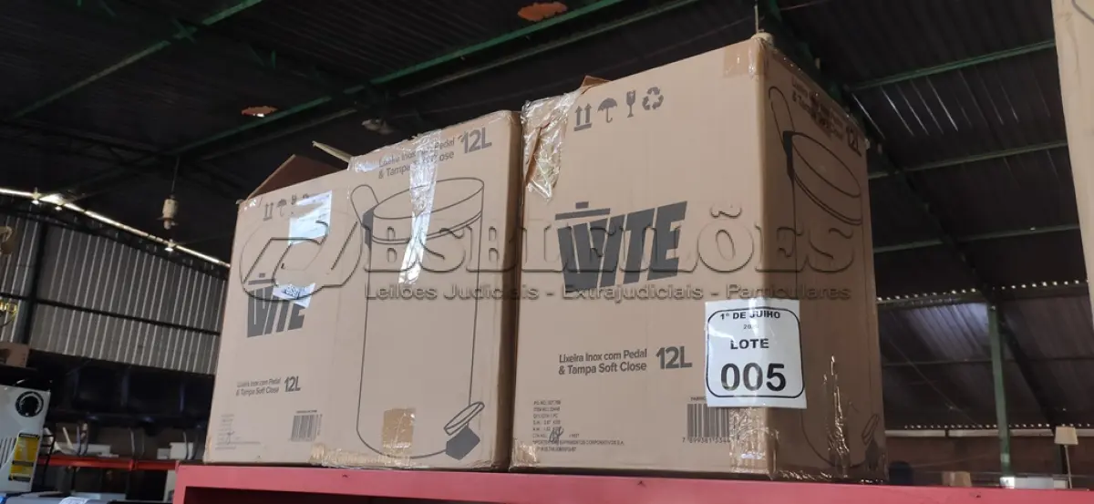 LOTE 005 - 03 LIXEIRAS EM INOX COM PEDAL SEM TAMPA. (NO ESTADO) ATENÇÃO! FAZER A VISITAÇÃO ANTES DE ARREMATAR, NÃO SABEMOS SE FUNCIONA, LEILÃO NÃO TEM GARANTIA E NEM DEVOLUÇÃO, SUJEITO A POSSÍVEIS AVARIAS VISÍVEIS/OCULTAS E/OU AUSÊNCIA DE COMPONENTES.