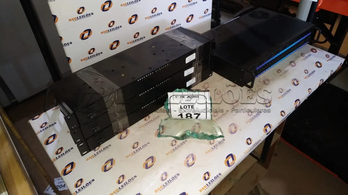 LOTE 187 - 01 PATCH PANEL 24 PORTAS E 03 FONTES DE ALIMENTAÇÃO DE RACK. (NO ESTADO) ATENÇÃO! FAZER A VISITAÇÃO ANTES DE ARREMATAR, NÃO SABEMOS SE FUNCIONA, LEILÃO NÃO TEM GARANTIA E NEM DEVOLUÇÃO, SUJEITO A POSSÍVEIS AVARIAS VISÍVEIS/OCULTAS E/OU AUSÊNCIA DE COMPONENTES.
