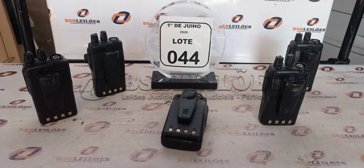 LOTE 044 - 05 RÁDIOS COMUNICADORES MARCA WMAR SEM CARREGADORES. (NO ESTADO) ATENÇÃO! FAZER A VISITAÇÃO ANTES DE ARREMATAR, NÃO SABEMOS SE FUNCIONA, LEILÃO NÃO TEM GARANTIA E NEM DEVOLUÇÃO, SUJEITO A POSSÍVEIS AVARIAS VISÍVEIS/OCULTAS E/OU AUSÊNCIA DE COMPONENTES.