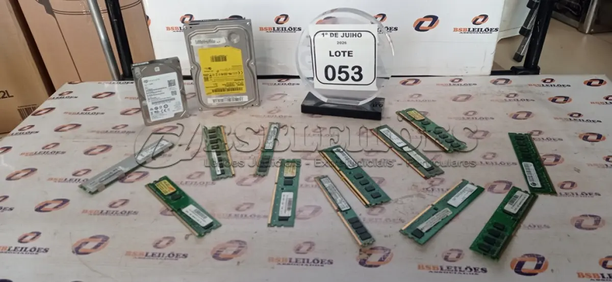 LOTE 053 - 01 LOTE COM VÁRIAS MEMÓRIAS RAM E HD DE MARCAS E MODELOS DIVERSOS. (NO ESTADO) ATENÇÃO! FAZER A VISITAÇÃO ANTES DE ARREMATAR, NÃO SABEMOS SE FUNCIONA, LEILÃO NÃO TEM GARANTIA E NEM DEVOLUÇÃO, SUJEITO A POSSÍVEIS AVARIAS VISÍVEIS/OCULTAS E/OU AUSÊNCIA DE COMPONENTES.