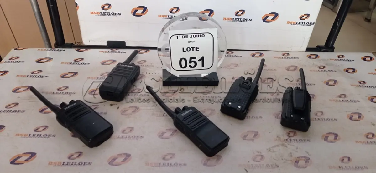 LOTE 051 - 05 RÁDIOS COMUNICADORES SEM CARREGADOR DE MARCAS E MODELOS DIVERSOS. (NO ESTADO) ATENÇÃO! FAZER A VISITAÇÃO ANTES DE ARREMATAR, NÃO SABEMOS SE FUNCIONA, LEILÃO NÃO TEM GARANTIA E NEM DEVOLUÇÃO, SUJEITO A POSSÍVEIS AVARIAS VISÍVEIS/OCULTAS E/OU AUSÊNCIA DE COMPONENTES.
