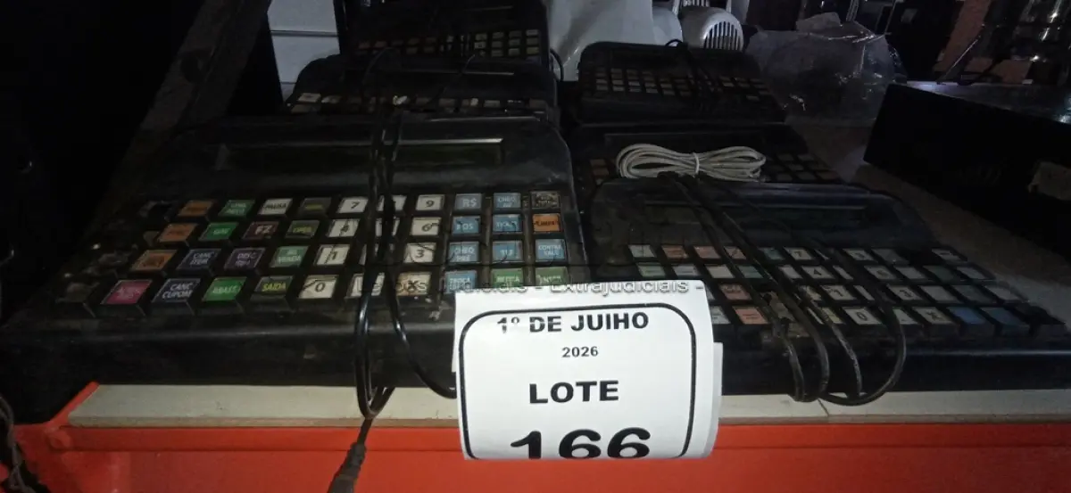 LOTE 166 - 11 TECLADOS SMAK SKO-44. (NO ESTADO) ATENÇÃO! FAZER A VISITAÇÃO ANTES DE ARREMATAR, NÃO SABEMOS SE FUNCIONA, LEILÃO NÃO TEM GARANTIA E NEM DEVOLUÇÃO, SUJEITO A POSSÍVEIS AVARIAS VISÍVEIS/OCULTAS E/OU AUSÊNCIA DE COMPONENTES.