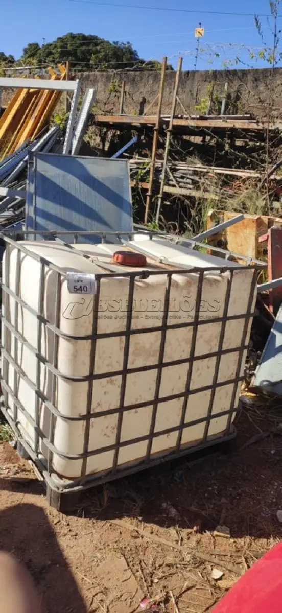 LOTE 540 - 01 RESERVATÓRIO 1.000L. (NO ESTADO) ATENÇÃO! FAZER A VISITAÇÃO ANTES DE ARREMATAR, NÃO SABEMOS SE FUNCIONA, LEILÃO NÃO TEM GARANTIA E NEM DEVOLUÇÃO, SUJEITO A POSSÍVEIS AVARIAS VISÍVEIS/OCULTAS E/OU AUSÊNCIA DE COMPONENTES.