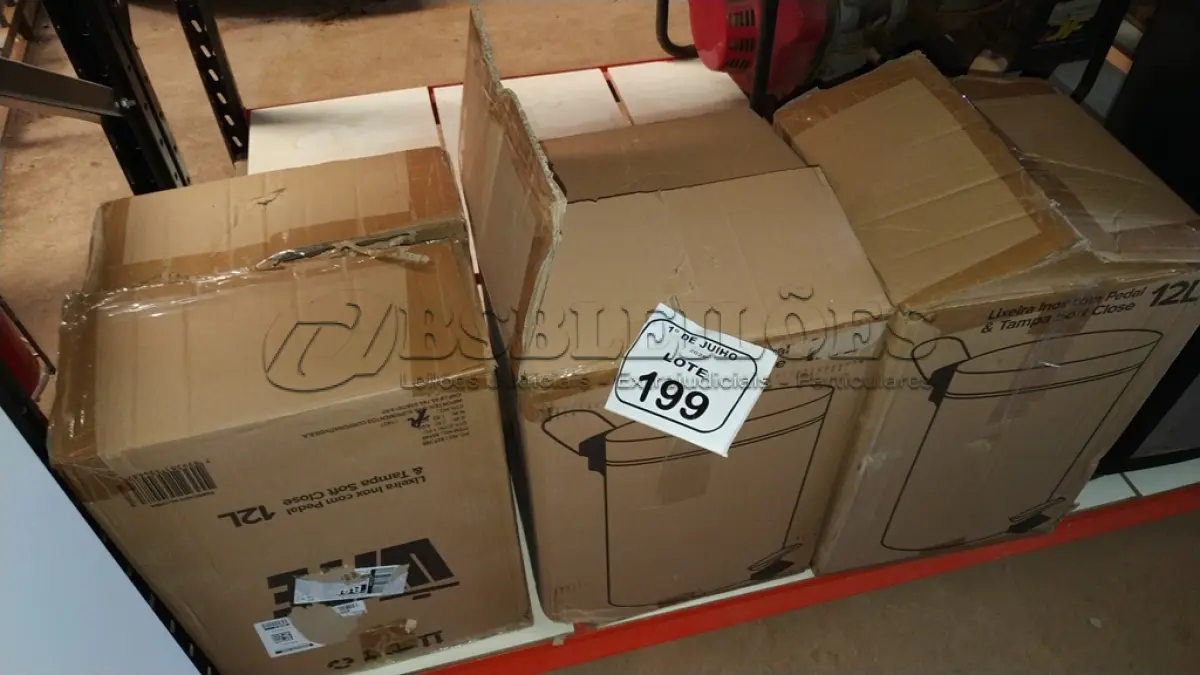 LOTE 199 - 03 LIXEIRAS EM INOX COM PEDAL SEM TAMPA. (NO ESTADO) ATENÇÃO! FAZER A VISITAÇÃO ANTES DE ARREMATAR, NÃO SABEMOS SE FUNCIONA, LEILÃO NÃO TEM GARANTIA E NEM DEVOLUÇÃO, SUJEITO A POSSÍVEIS AVARIAS VISÍVEIS/OCULTAS E/OU AUSÊNCIA DE COMPONENTES.