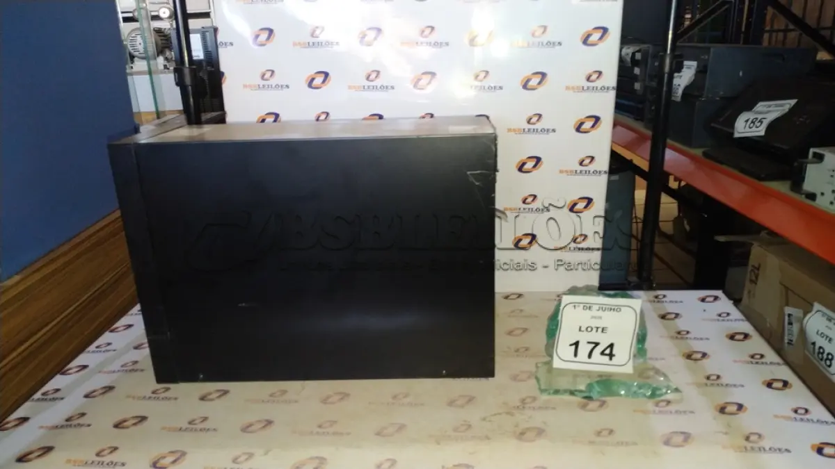 LOTE 174 - 01 NOBREAK DE 1684VA MARCA SMS. (NO ESTADO) ATENÇÃO! FAZER A VISITAÇÃO ANTES DE ARREMATAR, NÃO SABEMOS SE FUNCIONA, LEILÃO NÃO TEM GARANTIA E NEM DEVOLUÇÃO, SUJEITO A POSSÍVEIS AVARIAS VISÍVEIS/OCULTAS E/OU AUSÊNCIA DE COMPONENTES.
