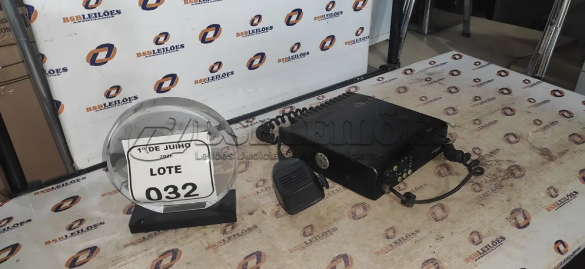 LOTE 032 - 01 RÁDIO TRANSCEPTOR MODELO GM300 MARCA MOTOROLA. (NO ESTADO) ATENÇÃO! FAZER A VISITAÇÃO ANTES DE ARREMATAR, NÃO SABEMOS SE FUNCIONA, LEILÃO NÃO TEM GARANTIA E NEM DEVOLUÇÃO, SUJEITO A POSSÍVEIS AVARIAS VISÍVEIS/OCULTAS E/OU AUSÊNCIA DE COMPONENTES.