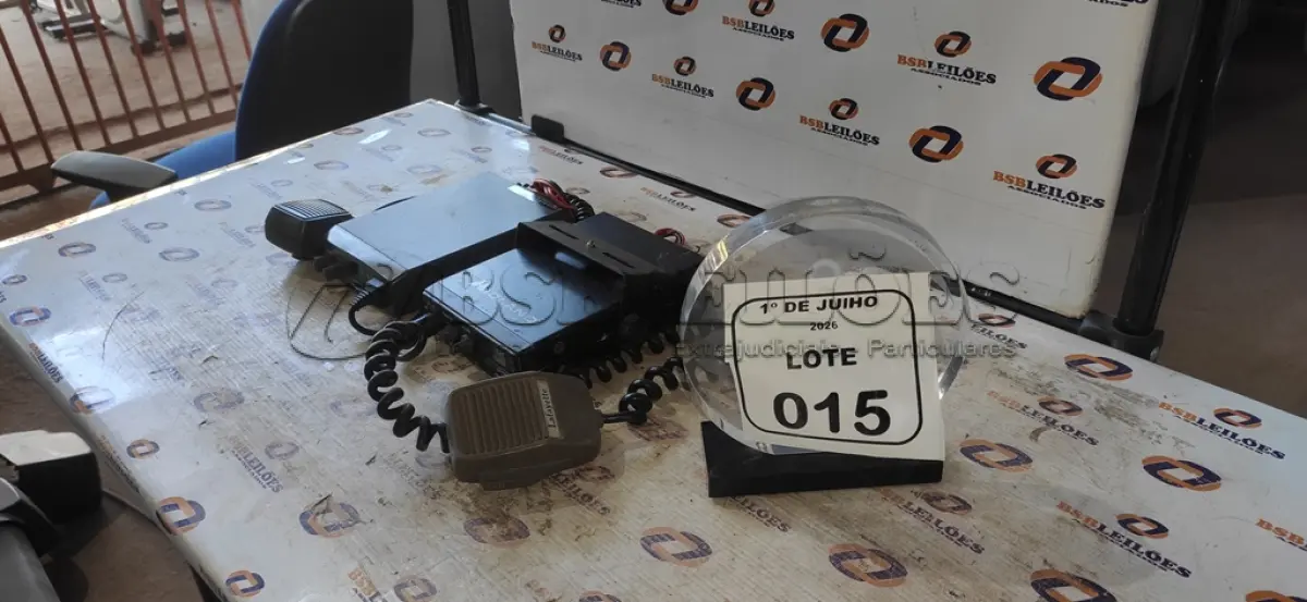LOTE 015 - 02 RÁDIOS TRANSCEPTORES. (NO ESTADO) ATENÇÃO! FAZER A VISITAÇÃO ANTES DE ARREMATAR, NÃO SABEMOS SE FUNCIONA, LEILÃO NÃO TEM GARANTIA E NEM DEVOLUÇÃO, SUJEITO A POSSÍVEIS AVARIAS VISÍVEIS/OCULTAS E/OU AUSÊNCIA DE COMPONENTES.