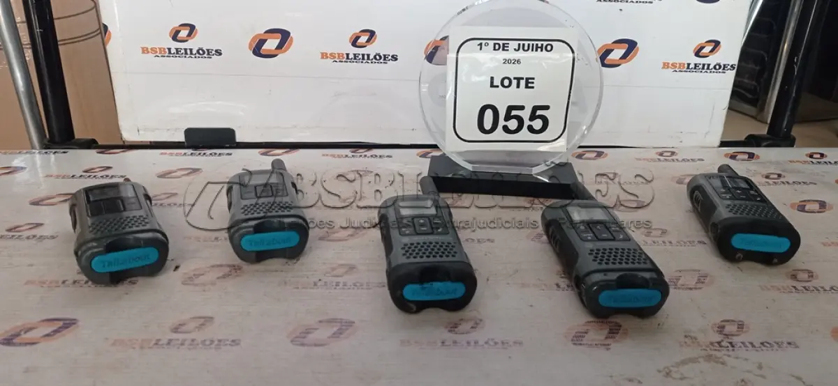 LOTE 055 - 05 RÁDIOS COMUNICADORES MARCA MOTOROLA. (NO ESTADO) ATENÇÃO! FAZER A VISITAÇÃO ANTES DE ARREMATAR, NÃO SABEMOS SE FUNCIONA, LEILÃO NÃO TEM GARANTIA E NEM DEVOLUÇÃO, SUJEITO A POSSÍVEIS AVARIAS VISÍVEIS/OCULTAS E/OU AUSÊNCIA DE COMPONENTES.