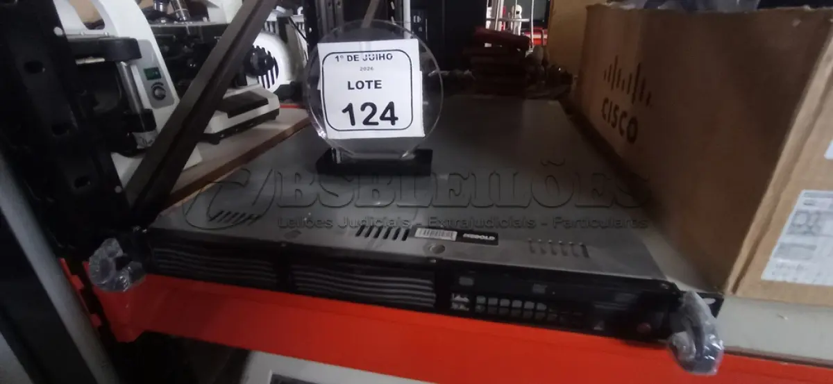 LOTE 124 - 01 SERVIDOR RACK MARCA DIEBOLD. (NO ESTADO) ATENÇÃO! FAZER A VISITAÇÃO ANTES DE ARREMATAR, NÃO SABEMOS SE FUNCIONA, LEILÃO NÃO TEM GARANTIA E NEM DEVOLUÇÃO, SUJEITO A POSSÍVEIS AVARIAS VISÍVEIS/OCULTAS E/OU AUSÊNCIA DE COMPONENTES.