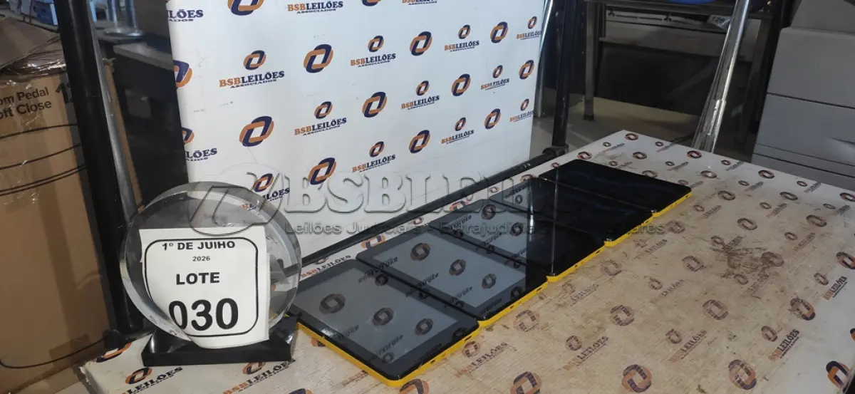 LOTE 030 - 05 TABLETS MARCA CCE PARA RETIRADA DE PEÇAS. (NO ESTADO) ATENÇÃO! FAZER A VISITAÇÃO ANTES DE ARREMATAR, NÃO SABEMOS SE FUNCIONA, LEILÃO NÃO TEM GARANTIA E NEM DEVOLUÇÃO, SUJEITO A POSSÍVEIS AVARIAS VISÍVEIS/OCULTAS E/OU AUSÊNCIA DE COMPONENTES.