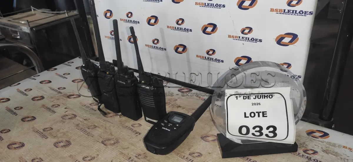 LOTE 033 - 05 RÁDIOS COMUNICADORES SEM CARREGADOR DE MARCAS E MODELOS DIVERSOS. (NO ESTADO) ATENÇÃO! FAZER A VISITAÇÃO ANTES DE ARREMATAR, NÃO SABEMOS SE FUNCIONA, LEILÃO NÃO TEM GARANTIA E NEM DEVOLUÇÃO, SUJEITO A POSSÍVEIS AVARIAS VISÍVEIS/OCULTAS E/OU AUSÊNCIA DE COMPONENTES.