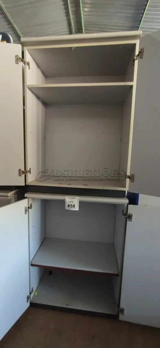LOTE 458 - 02 ARMÁRIOS EM MADEIRA COM 02 PORTAS. (NO ESTADO) ATENÇÃO! FAZER A VISITAÇÃO ANTES DE ARREMATAR, NÃO SABEMOS SE FUNCIONA, LEILÃO NÃO TEM GARANTIA E NEM DEVOLUÇÃO, SUJEITO A POSSÍVEIS AVARIAS VISÍVEIS/OCULTAS E/OU AUSÊNCIA DE COMPONENTES.