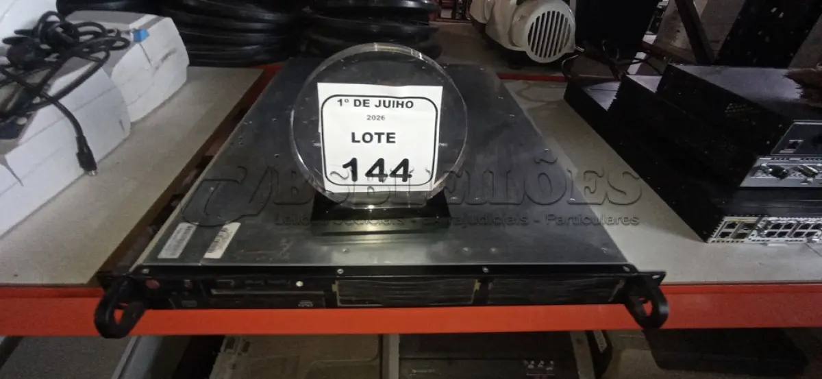 LOTE 144 - 01 SERVIDOR RACK MARCA DIEBOLD. (NO ESTADO) ATENÇÃO! FAZER A VISITAÇÃO ANTES DE ARREMATAR, NÃO SABEMOS SE FUNCIONA, LEILÃO NÃO TEM GARANTIA E NEM DEVOLUÇÃO, SUJEITO A POSSÍVEIS AVARIAS VISÍVEIS/OCULTAS E/OU AUSÊNCIA DE COMPONENTES.