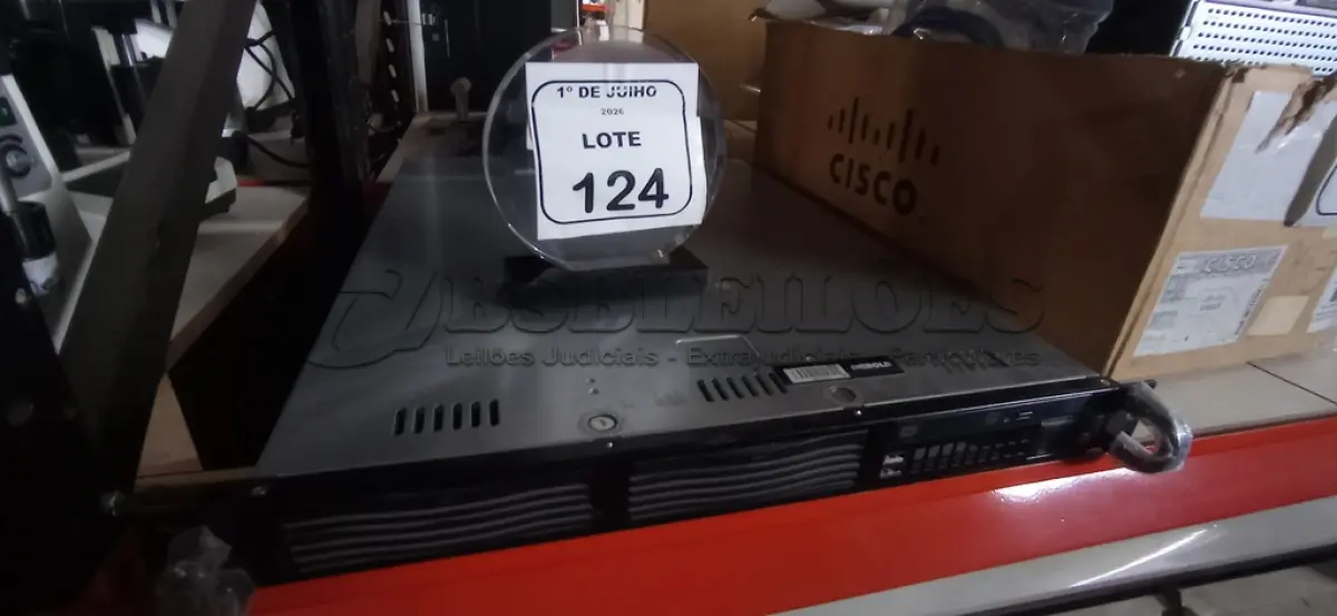 LOTE 124 - 01 SERVIDOR RACK MARCA DIEBOLD. (NO ESTADO) ATENÇÃO! FAZER A VISITAÇÃO ANTES DE ARREMATAR, NÃO SABEMOS SE FUNCIONA, LEILÃO NÃO TEM GARANTIA E NEM DEVOLUÇÃO, SUJEITO A POSSÍVEIS AVARIAS VISÍVEIS/OCULTAS E/OU AUSÊNCIA DE COMPONENTES.