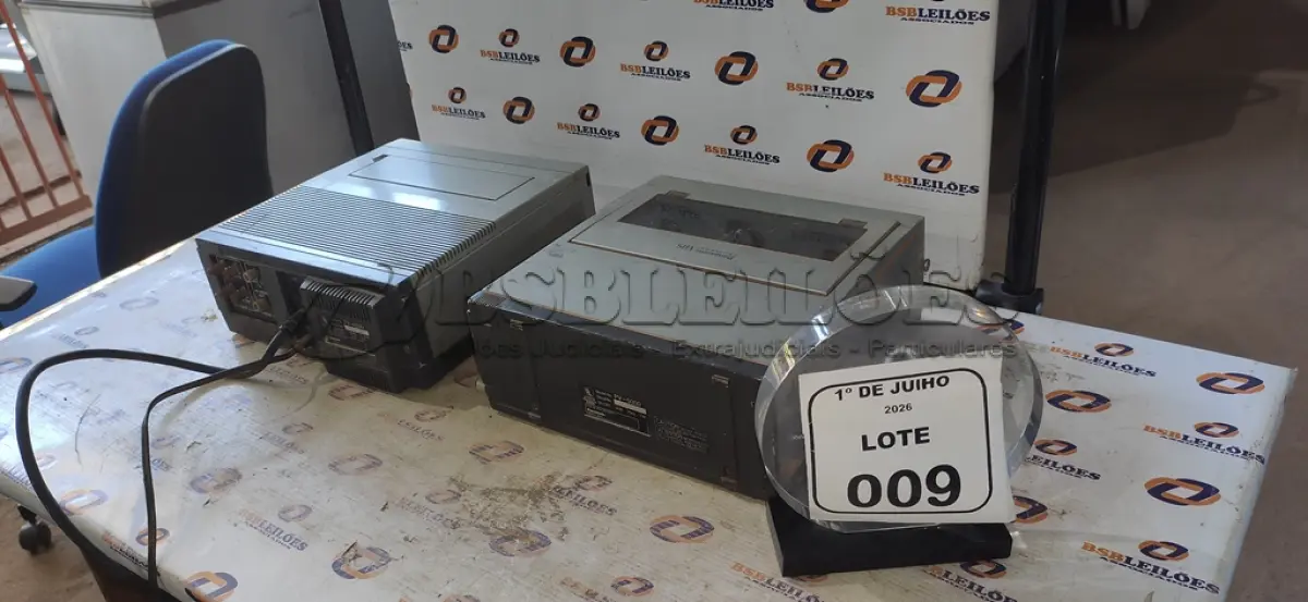 LOTE 009 - 01 GRAVADOR DE VÍDEO CASSETE PORTÁTIL MARCA PANASONIC E 01 SINTONIZADOR/TEMPORIZADOR MARCA PANASONIC. (NO ESTADO) ATENÇÃO! FAZER A VISITAÇÃO ANTES DE ARREMATAR, NÃO SABEMOS SE FUNCIONA, LEILÃO NÃO TEM GARANTIA E NEM DEVOLUÇÃO, SUJEITO A POSSÍVEIS AVARIAS VISÍVEIS/OCULTAS E/OU AUSÊNCIA DE COMPONENTES.