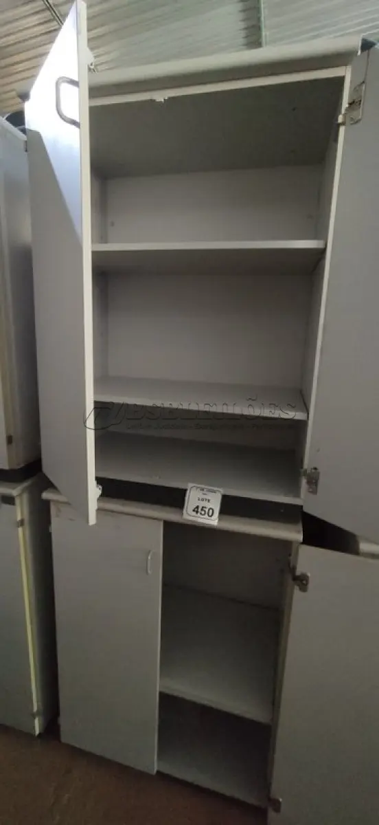 LOTE 450 - 02 ARMÁRIOS EM MADEIRA COM 02 PORTAS. (NO ESTADO) ATENÇÃO! FAZER A VISITAÇÃO ANTES DE ARREMATAR, NÃO SABEMOS SE FUNCIONA, LEILÃO NÃO TEM GARANTIA E NEM DEVOLUÇÃO, SUJEITO A POSSÍVEIS AVARIAS VISÍVEIS/OCULTAS E/OU AUSÊNCIA DE COMPONENTES.