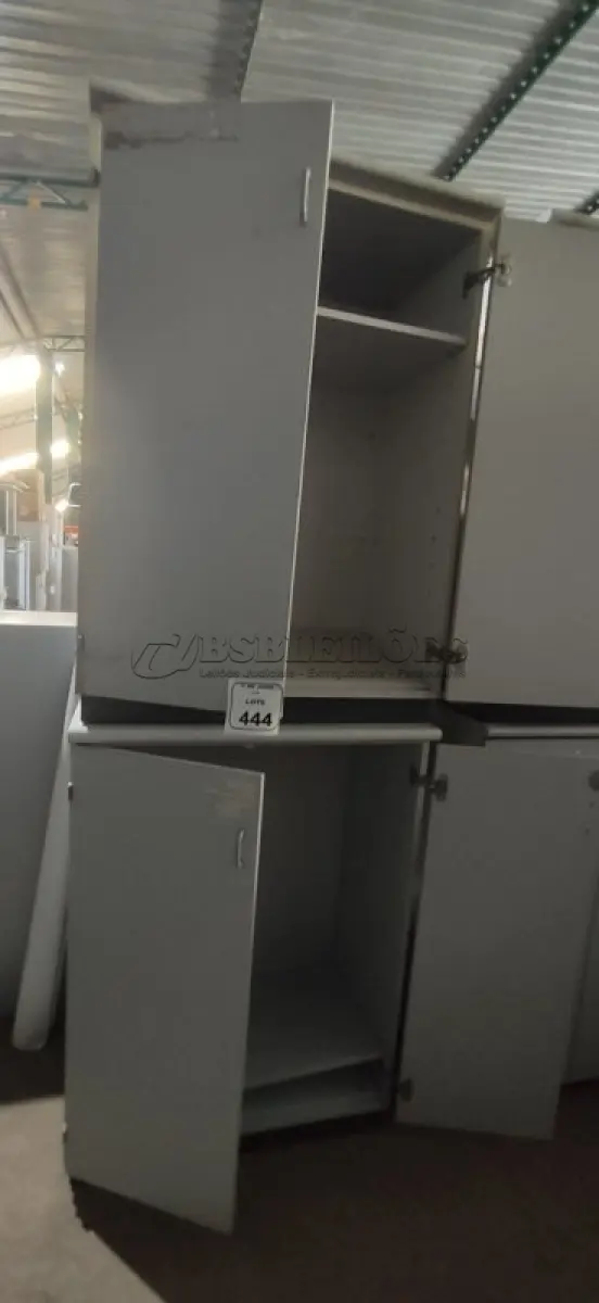LOTE 444 - 02 ARMÁRIOS EM MADEIRA COM 02 PORTAS. (NO ESTADO) ATENÇÃO! FAZER A VISITAÇÃO ANTES DE ARREMATAR, NÃO SABEMOS SE FUNCIONA, LEILÃO NÃO TEM GARANTIA E NEM DEVOLUÇÃO, SUJEITO A POSSÍVEIS AVARIAS VISÍVEIS/OCULTAS E/OU AUSÊNCIA DE COMPONENTES.