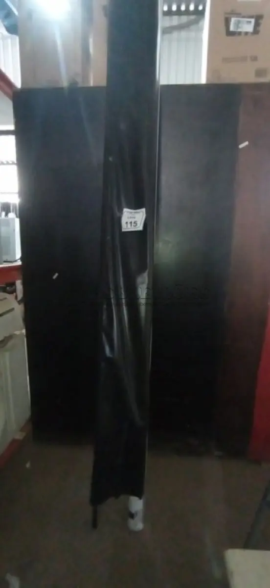 LOTE 115 - 01 TELA DE PROJEÇÃO RETRÁTIL. (NO ESTADO) ATENÇÃO! FAZER A VISITAÇÃO ANTES DE ARREMATAR, NÃO SABEMOS SE FUNCIONA, LEILÃO NÃO TEM GARANTIA E NEM DEVOLUÇÃO, SUJEITO A POSSÍVEIS AVARIAS VISÍVEIS/OCULTAS E/OU AUSÊNCIA DE COMPONENTES.