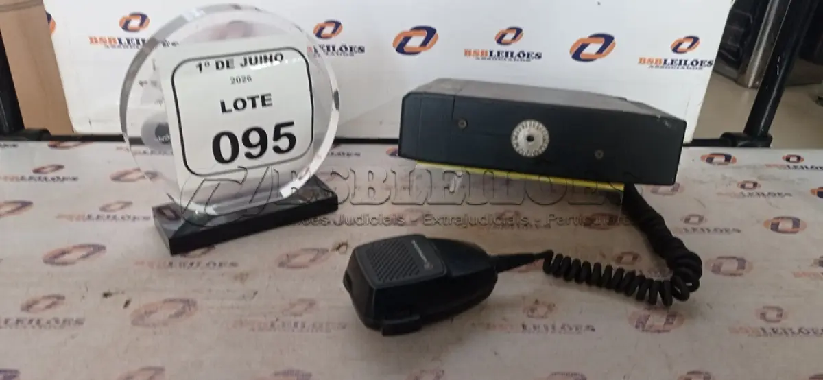 LOTE 095 - 01 RÁDIO TRANSCEPTOR MARCA MOTOROLA. (NO ESTADO) ATENÇÃO! FAZER A VISITAÇÃO ANTES DE ARREMATAR, NÃO SABEMOS SE FUNCIONA, LEILÃO NÃO TEM GARANTIA E NEM DEVOLUÇÃO, SUJEITO A POSSÍVEIS AVARIAS VISÍVEIS/OCULTAS E/OU AUSÊNCIA DE COMPONENTES.