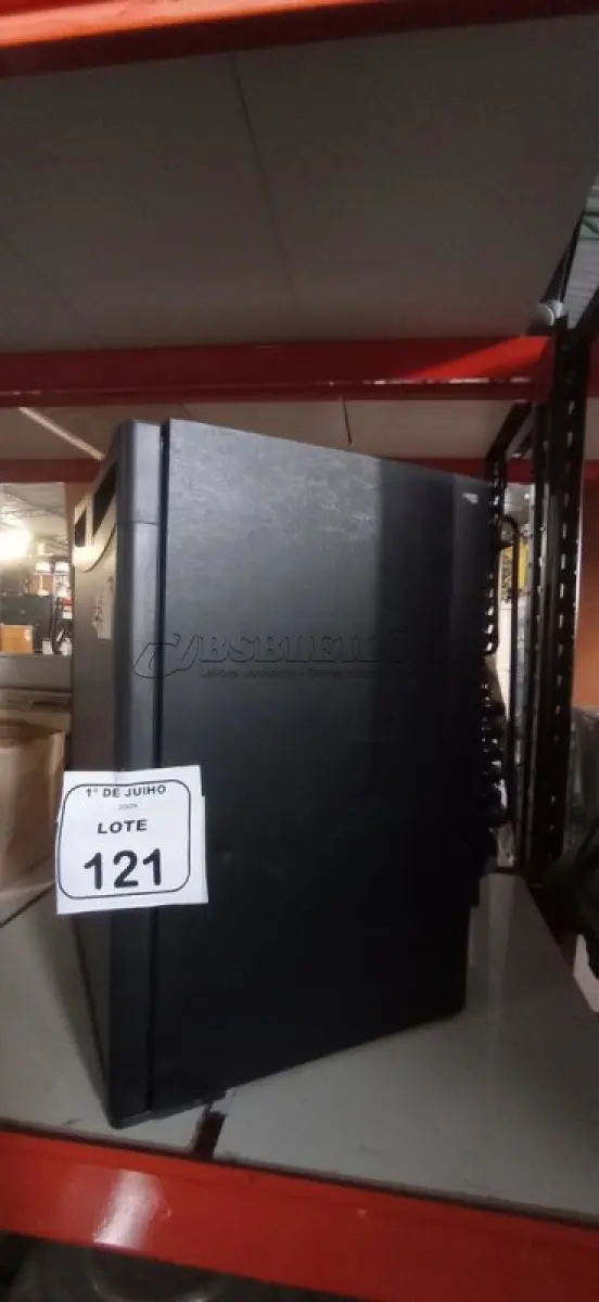 LOTE 121 - 01 FRIGOBAR 220V MARCA DOMETIC. (NO ESTADO) ATENÇÃO! FAZER A VISITAÇÃO ANTES DE ARREMATAR, NÃO SABEMOS SE FUNCIONA, LEILÃO NÃO TEM GARANTIA E NEM DEVOLUÇÃO, SUJEITO A POSSÍVEIS AVARIAS VISÍVEIS/OCULTAS E/OU AUSÊNCIA DE COMPONENTES.
