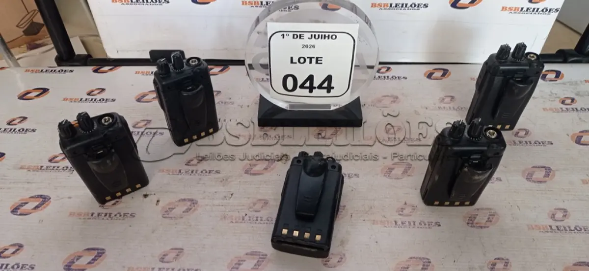 LOTE 044 - 05 RÁDIOS COMUNICADORES MARCA WMAR SEM CARREGADORES. (NO ESTADO) ATENÇÃO! FAZER A VISITAÇÃO ANTES DE ARREMATAR, NÃO SABEMOS SE FUNCIONA, LEILÃO NÃO TEM GARANTIA E NEM DEVOLUÇÃO, SUJEITO A POSSÍVEIS AVARIAS VISÍVEIS/OCULTAS E/OU AUSÊNCIA DE COMPONENTES.