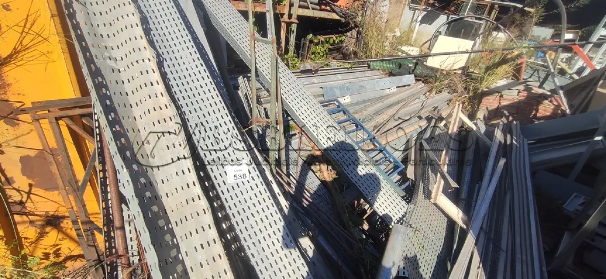 LOTE 538 - 01 LOTE COM GRANDE QUANTIDADE DE BARRAS DE FERRO E ELETROCALHAS DE TAMANHOS DIVERSOS. (NO ESTADO) ATENÇÃO! FAZER A VISITAÇÃO ANTES DE ARREMATAR, NÃO SABEMOS SE FUNCIONA, LEILÃO NÃO TEM GARANTIA E NEM DEVOLUÇÃO, SUJEITO A POSSÍVEIS AVARIAS VISÍVEIS/OCULTAS E/OU AUSÊNCIA DE COMPONENTES.
