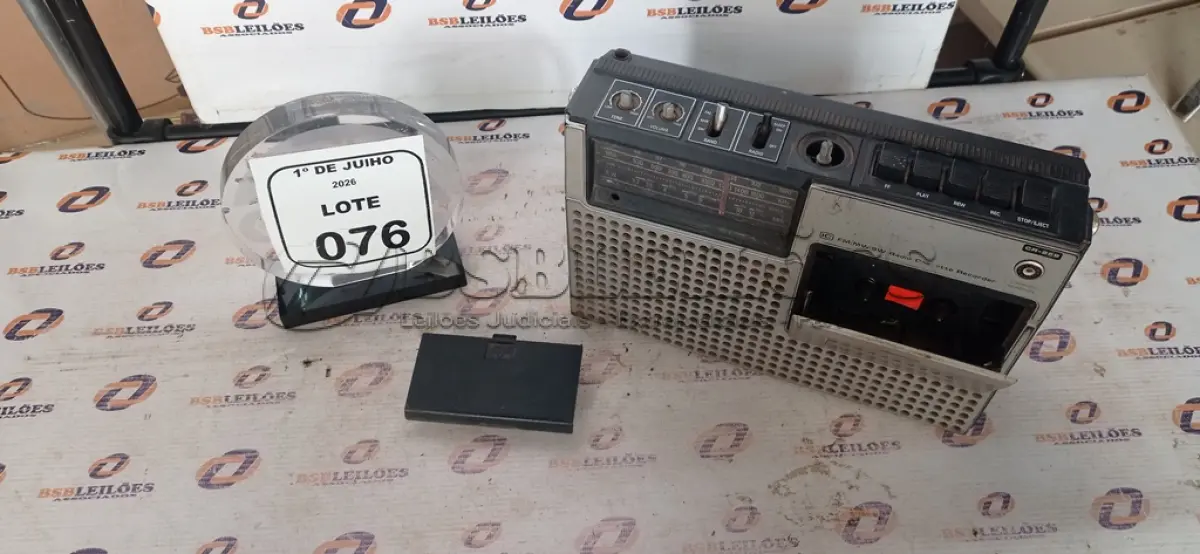LOTE 076 - 01 RÁDIO GRAVADOR MODELO CR-259. (NO ESTADO) ATENÇÃO! FAZER A VISITAÇÃO ANTES DE ARREMATAR, NÃO SABEMOS SE FUNCIONA, LEILÃO NÃO TEM GARANTIA E NEM DEVOLUÇÃO, SUJEITO A POSSÍVEIS AVARIAS VISÍVEIS/OCULTAS E/OU AUSÊNCIA DE COMPONENTES.