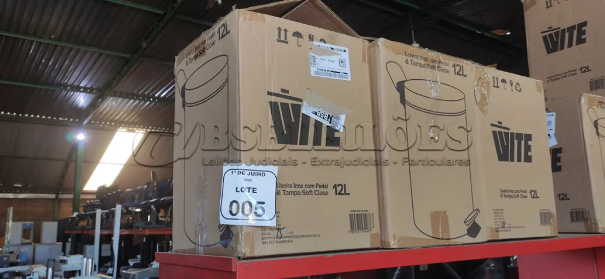 LOTE 005 - 03 LIXEIRAS EM INOX COM PEDAL SEM TAMPA. (NO ESTADO) ATENÇÃO! FAZER A VISITAÇÃO ANTES DE ARREMATAR, NÃO SABEMOS SE FUNCIONA, LEILÃO NÃO TEM GARANTIA E NEM DEVOLUÇÃO, SUJEITO A POSSÍVEIS AVARIAS VISÍVEIS/OCULTAS E/OU AUSÊNCIA DE COMPONENTES.