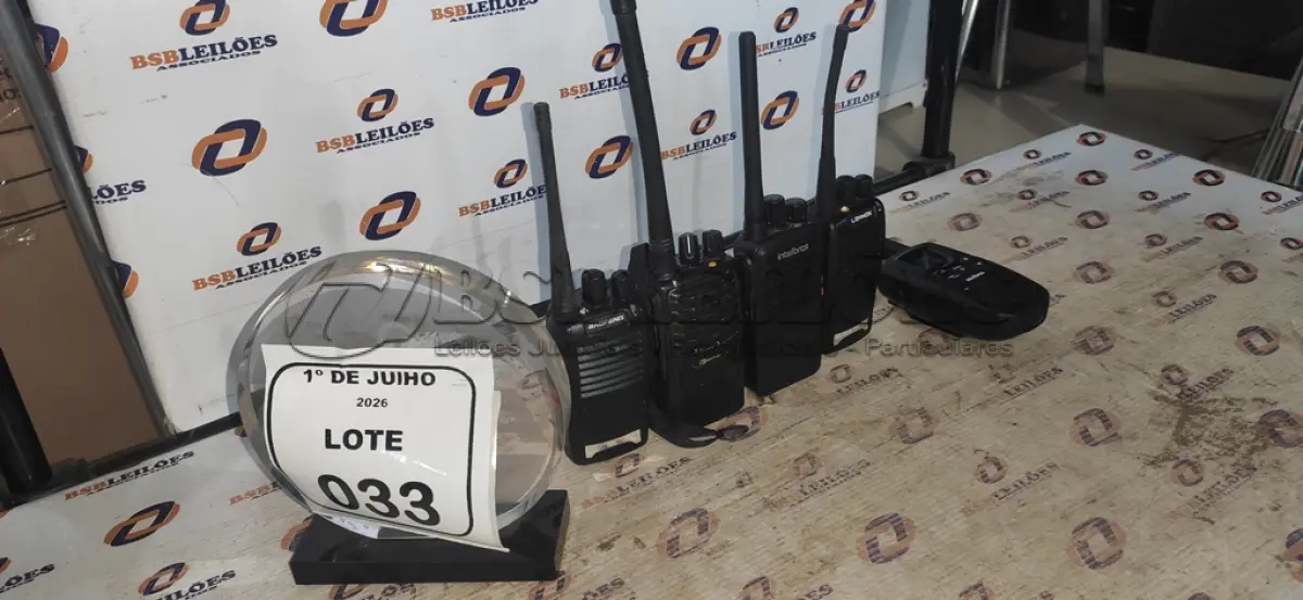 LOTE 033 - 05 RÁDIOS COMUNICADORES SEM CARREGADOR DE MARCAS E MODELOS DIVERSOS. (NO ESTADO) ATENÇÃO! FAZER A VISITAÇÃO ANTES DE ARREMATAR, NÃO SABEMOS SE FUNCIONA, LEILÃO NÃO TEM GARANTIA E NEM DEVOLUÇÃO, SUJEITO A POSSÍVEIS AVARIAS VISÍVEIS/OCULTAS E/OU AUSÊNCIA DE COMPONENTES.