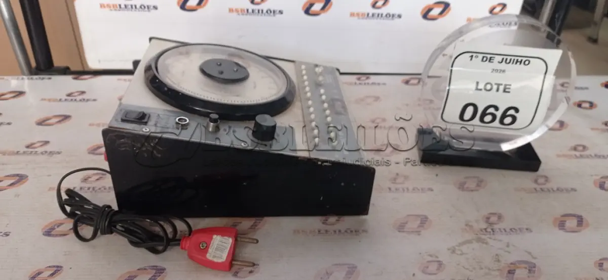 LOTE 066 - 01 MULTÍMETRO MODELO TP 120 MARCA PHOENIX. (NO ESTADO) ATENÇÃO! FAZER A VISITAÇÃO ANTES DE ARREMATAR, NÃO SABEMOS SE FUNCIONA, LEILÃO NÃO TEM GARANTIA E NEM DEVOLUÇÃO, SUJEITO A POSSÍVEIS AVARIAS VISÍVEIS/OCULTAS E/OU AUSÊNCIA DE COMPONENTES.