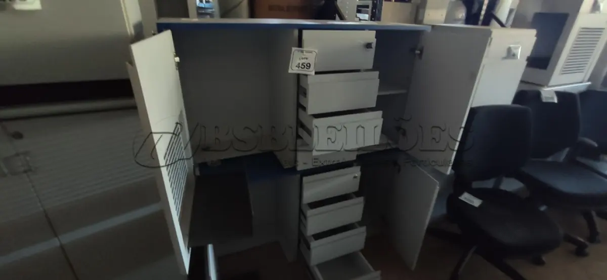 LOTE 459 - 02 BALCÕES DE ESCRITÓRIO COM 04 GAVETA COM 01 PORTA E 01 SUPORTE PARA CPU. (NO ESTADO) ATENÇÃO! FAZER A VISITAÇÃO ANTES DE ARREMATAR, NÃO SABEMOS SE FUNCIONA, LEILÃO NÃO TEM GARANTIA E NEM DEVOLUÇÃO, SUJEITO A POSSÍVEIS AVARIAS VISÍVEIS/OCULTAS E/OU AUSÊNCIA DE COMPONENTES.