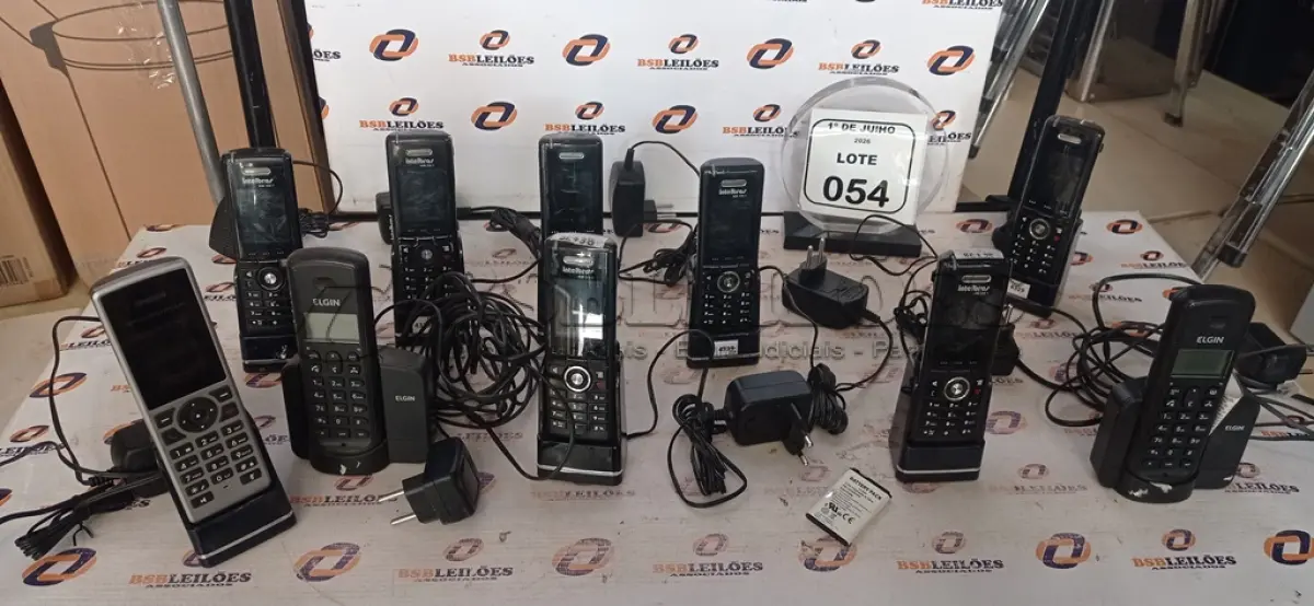 LOTE 054 - 01 LOTE COM VÁRIOS APARELHOS TELEFÔNICOS. (NO ESTADO) ATENÇÃO! FAZER A VISITAÇÃO ANTES DE ARREMATAR, NÃO SABEMOS SE FUNCIONA, LEILÃO NÃO TEM GARANTIA E NEM DEVOLUÇÃO, SUJEITO A POSSÍVEIS AVARIAS VISÍVEIS/OCULTAS E/OU AUSÊNCIA DE COMPONENTES.