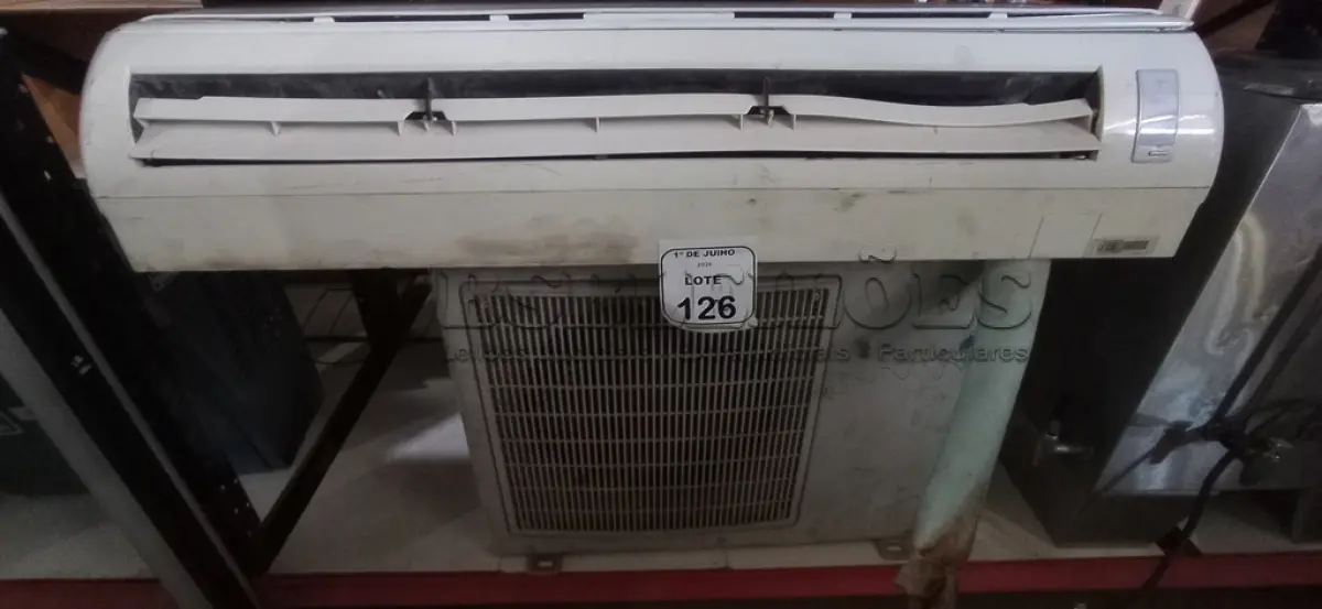 LOTE 126 - 01 AR CONDICIONADO 24.000BTU/H MARCA SAMSUNG. (NO ESTADO) ATENÇÃO! FAZER A VISITAÇÃO ANTES DE ARREMATAR, NÃO SABEMOS SE FUNCIONA, LEILÃO NÃO TEM GARANTIA E NEM DEVOLUÇÃO, SUJEITO A POSSÍVEIS AVARIAS VISÍVEIS/OCULTAS E/OU AUSÊNCIA DE COMPONENTES.