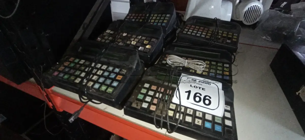 LOTE 166 - 11 TECLADOS SMAK SKO-44. (NO ESTADO) ATENÇÃO! FAZER A VISITAÇÃO ANTES DE ARREMATAR, NÃO SABEMOS SE FUNCIONA, LEILÃO NÃO TEM GARANTIA E NEM DEVOLUÇÃO, SUJEITO A POSSÍVEIS AVARIAS VISÍVEIS/OCULTAS E/OU AUSÊNCIA DE COMPONENTES.