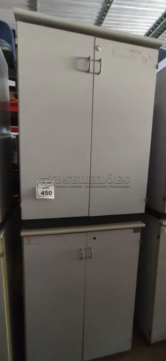 LOTE 450 - 02 ARMÁRIOS EM MADEIRA COM 02 PORTAS. (NO ESTADO) ATENÇÃO! FAZER A VISITAÇÃO ANTES DE ARREMATAR, NÃO SABEMOS SE FUNCIONA, LEILÃO NÃO TEM GARANTIA E NEM DEVOLUÇÃO, SUJEITO A POSSÍVEIS AVARIAS VISÍVEIS/OCULTAS E/OU AUSÊNCIA DE COMPONENTES.