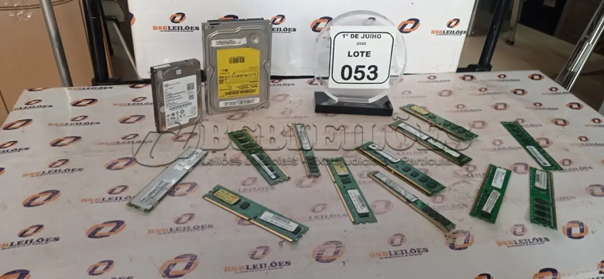 LOTE 053 - 01 LOTE COM VÁRIAS MEMÓRIAS RAM E HD DE MARCAS E MODELOS DIVERSOS. (NO ESTADO) ATENÇÃO! FAZER A VISITAÇÃO ANTES DE ARREMATAR, NÃO SABEMOS SE FUNCIONA, LEILÃO NÃO TEM GARANTIA E NEM DEVOLUÇÃO, SUJEITO A POSSÍVEIS AVARIAS VISÍVEIS/OCULTAS E/OU AUSÊNCIA DE COMPONENTES.
