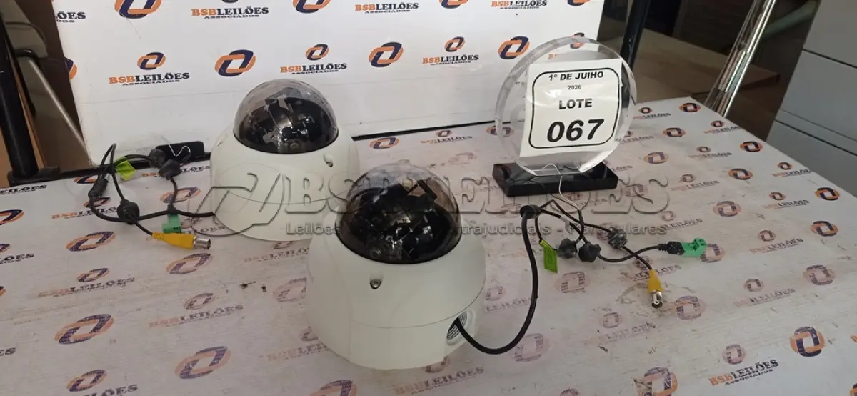 LOTE 067 - 02 CÂMERAS DE SEGURANÇA MODELO DOME MARCA SAMSUNG. (NO ESTADO) ATENÇÃO! FAZER A VISITAÇÃO ANTES DE ARREMATAR, NÃO SABEMOS SE FUNCIONA, LEILÃO NÃO TEM GARANTIA E NEM DEVOLUÇÃO, SUJEITO A POSSÍVEIS AVARIAS VISÍVEIS/OCULTAS E/OU AUSÊNCIA DE COMPONENTES.