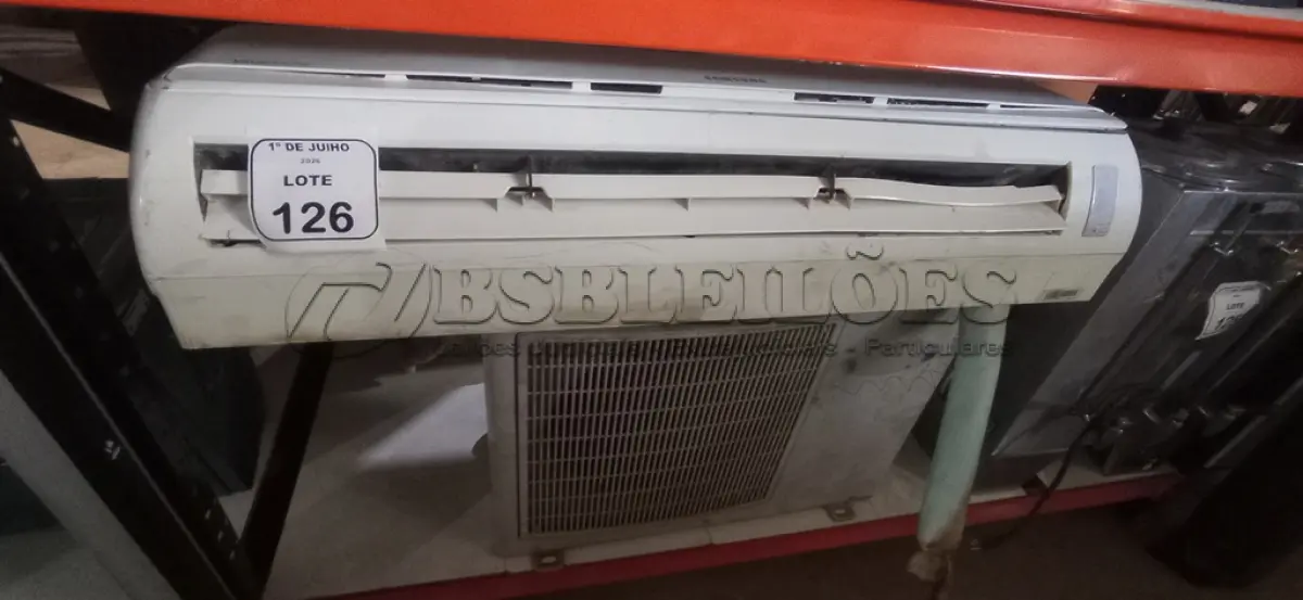 LOTE 126 - 01 AR CONDICIONADO 24.000BTU/H MARCA SAMSUNG. (NO ESTADO) ATENÇÃO! FAZER A VISITAÇÃO ANTES DE ARREMATAR, NÃO SABEMOS SE FUNCIONA, LEILÃO NÃO TEM GARANTIA E NEM DEVOLUÇÃO, SUJEITO A POSSÍVEIS AVARIAS VISÍVEIS/OCULTAS E/OU AUSÊNCIA DE COMPONENTES.