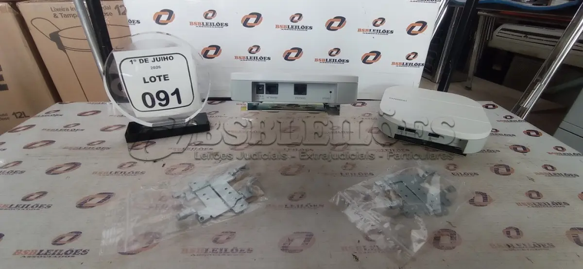 LOTE 091 - 02 ROTEADORES MARCA HUAWEI. (NO ESTADO) ATENÇÃO! FAZER A VISITAÇÃO ANTES DE ARREMATAR, NÃO SABEMOS SE FUNCIONA, LEILÃO NÃO TEM GARANTIA E NEM DEVOLUÇÃO, SUJEITO A POSSÍVEIS AVARIAS VISÍVEIS/OCULTAS E/OU AUSÊNCIA DE COMPONENTES.