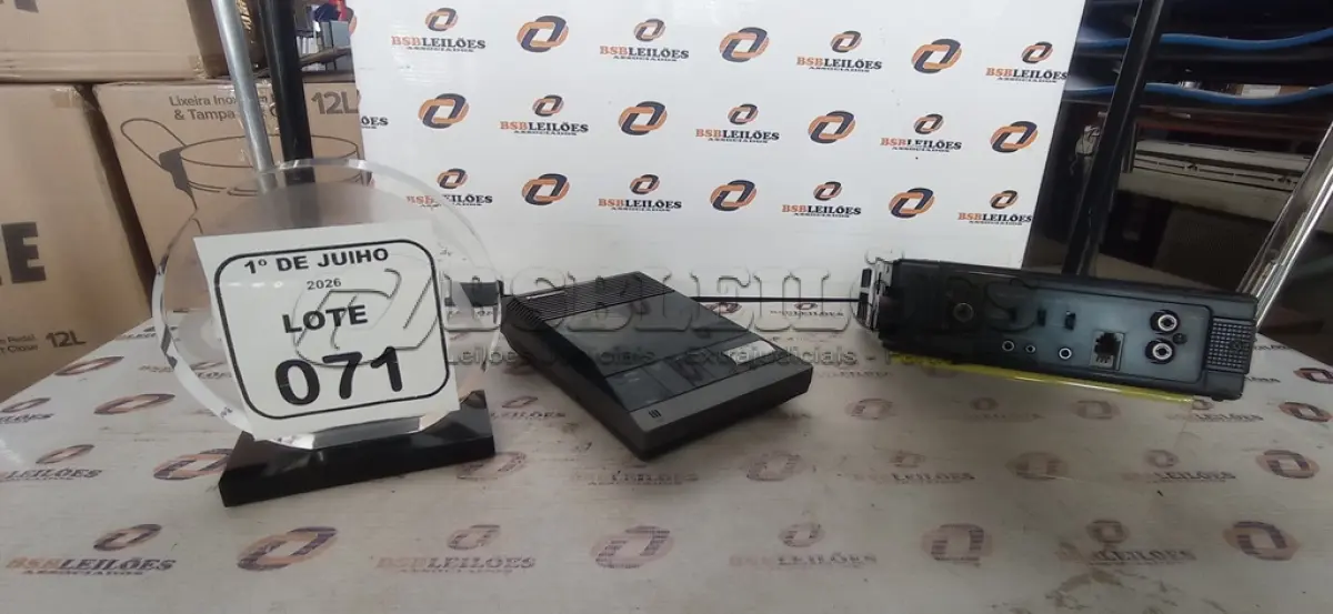 LOTE 071 - 01 GRAVADOR DE VÍDEO CASSETE MARCA MARANTZ E 01 SECRETÁRIA ELETRÔNICA MARCA PANASONIC. (NO ESTADO) ATENÇÃO! FAZER A VISITAÇÃO ANTES DE ARREMATAR, NÃO SABEMOS SE FUNCIONA, LEILÃO NÃO TEM GARANTIA E NEM DEVOLUÇÃO, SUJEITO A POSSÍVEIS AVARIAS VISÍVEIS/OCULTAS E/OU AUSÊNCIA DE COMPONENTES.